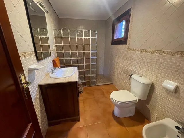 Ref 08595.- chalet muy grande en la calderona - naturaleza y servicios del pueblo. — 38