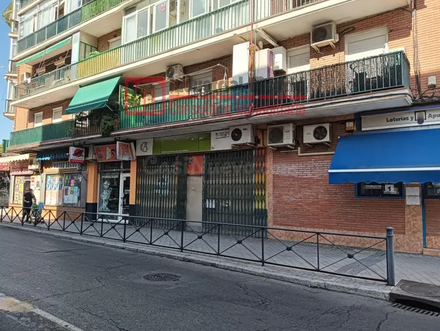 Local comercial con amplia fachada - foto 4