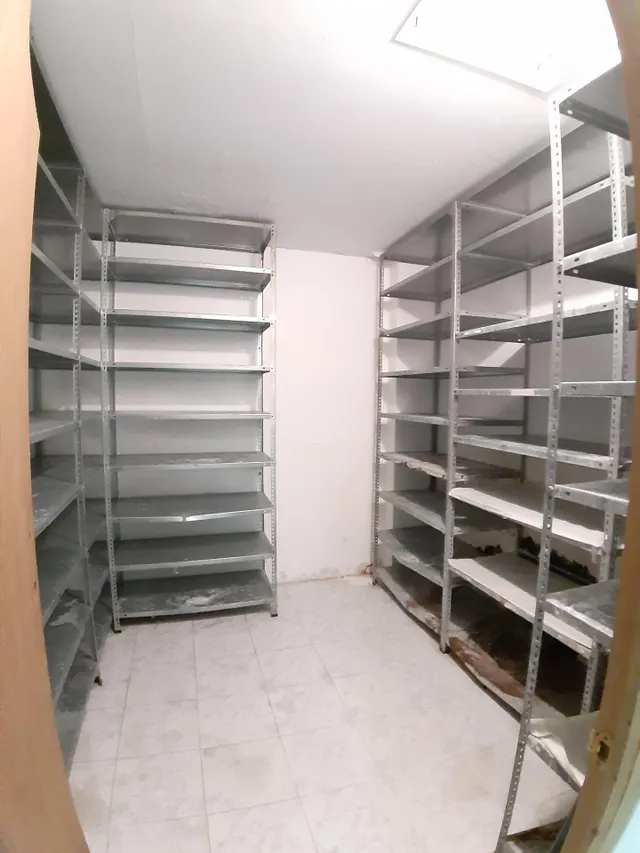 Amplio Local Comercial de 600 m2 en Ubicación Estratégica de Calahonda Baja — 28