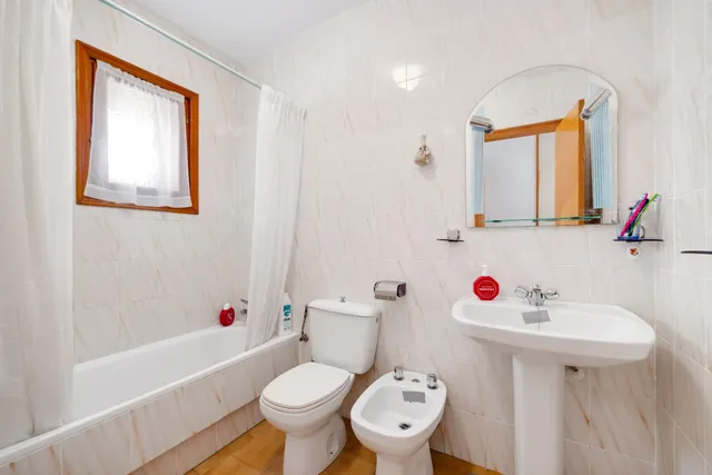 Bungalow de 3 dormitorios con piscina comunitaria en la playa de Los Locos — 24