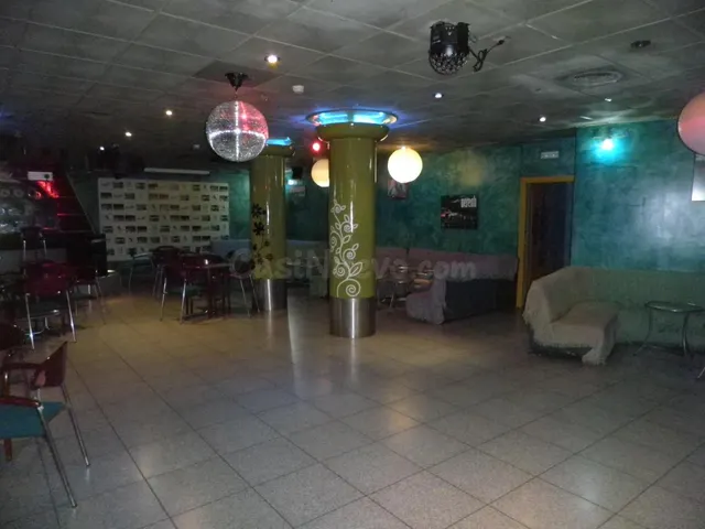 Local comercial 325m² en alquiler - PUERTOLLANO - foto 2
