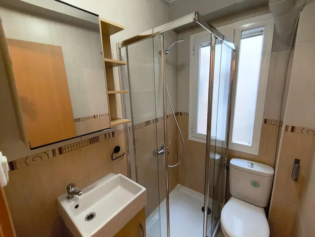 Piso de 53m2 útiles. Distribuido en dos dormitorios, salón, cocina y baño — 18
