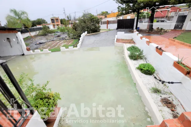 ¡Magnífico chalet! Amplio y lleno de luz, con piscina, terraza, garaje y parcela — 47