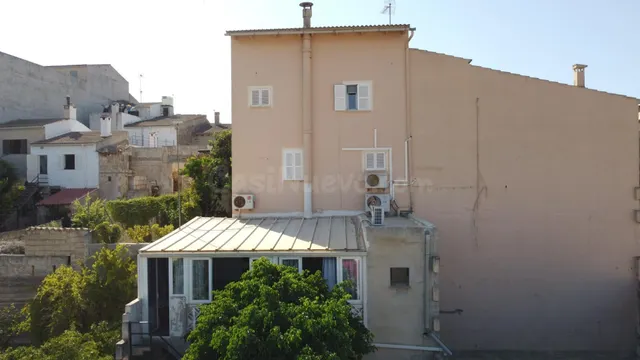 Auténtica casa mallorquina con jardín, amplios garajes y gra - foto 2