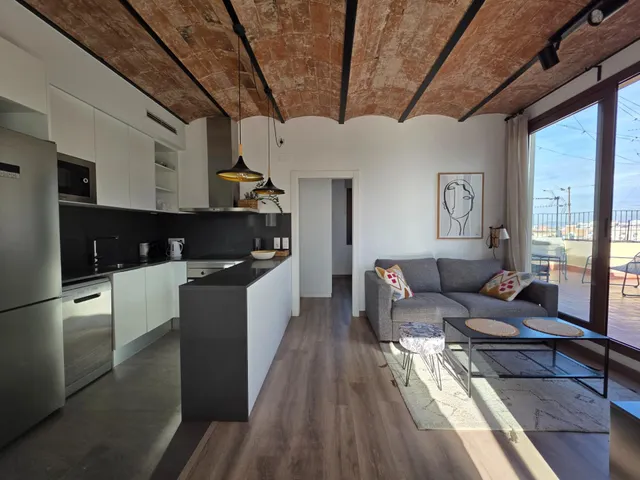 Ático con Solarium reformado en el corazón del Paral·lel (Barcelona) — 7