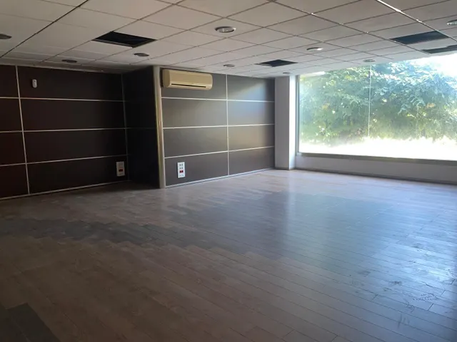 Local comercial 320m² en venta - Hospital Provincial — 10