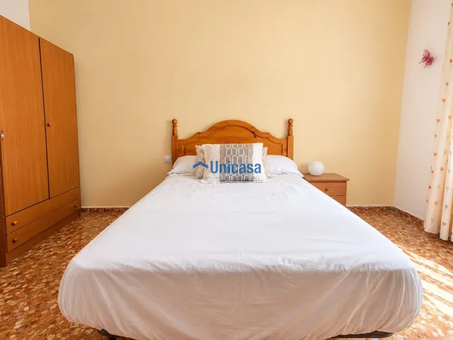CHALET INDEPENDIENTE · 2 VIVIENDAS · PARCELA DE 422 M2 — 17