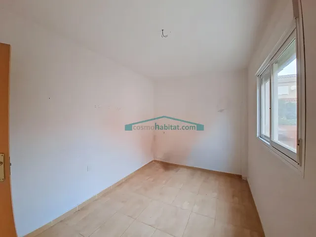 Chalet con jardín, 4 dormitorios y sótano independiente en Alfara de la Baronía — 10