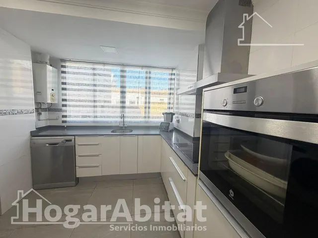 ¡Espectacular! Amplio, impecable y moderno con balcón, todo amueblado — 6