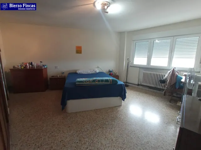 SE VENDE AMPLIO PISO EN PONFERRADA — 13