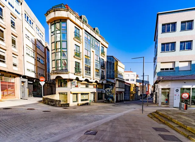 🌟 Local en 1ª planta en pleno centro de Carballo ✨¡Tu próxim