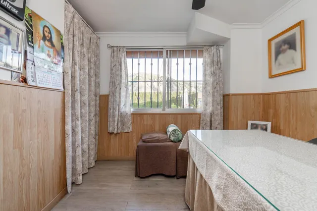 CHALET CON PISCINA Y JARDÍN A SOLO 10 MINUTOS DE GRANADA — 35