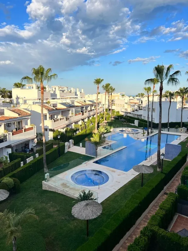 MAGNIFICA VIVIENDA EN PLANTA BAJA CON PISCINA COMUNITARIA, I