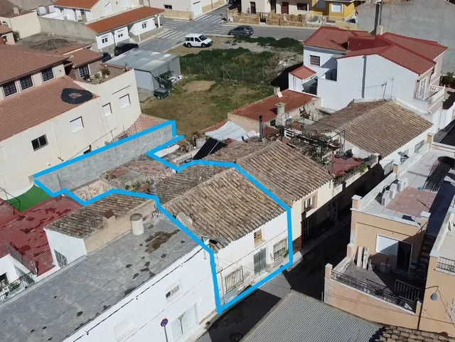 Casa en Fines con solar anexo – Gran oportunidad para reform