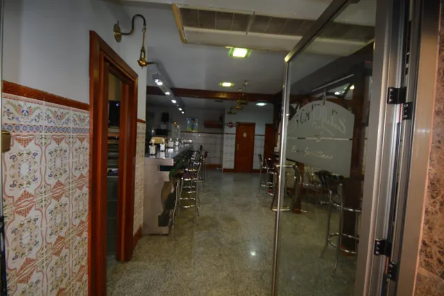 ¡¡ Gran oportunidad de negocio !! Venta de dos locales comerciales, opción a compra o traspaso. — 8