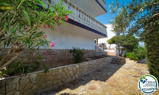 Exclusiva villa con espectaculares vistas panorámicas al mar - foto 5