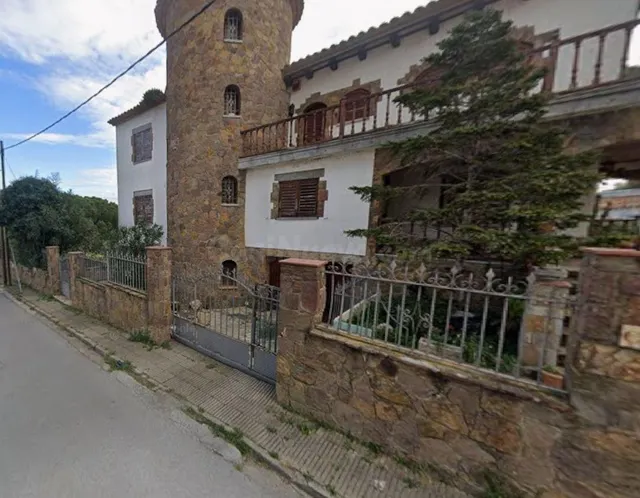 Se vende Chalet OKUPADO en Avenida Mas Ambrós 34 de Calonge 