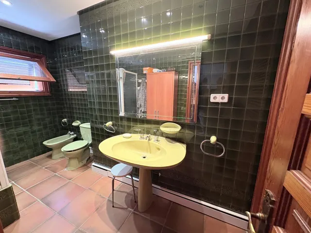 Chalet exclusivo con piscina cubierta de cristal y más de 300 m2 en urbanización Los Teatinos — 24