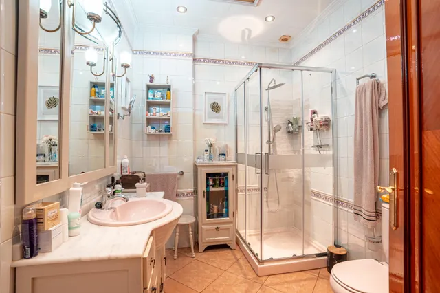 Espectacular vivienda de más de 200 m2 con 4 dormitorios, 3 baños y gran azotea — 27