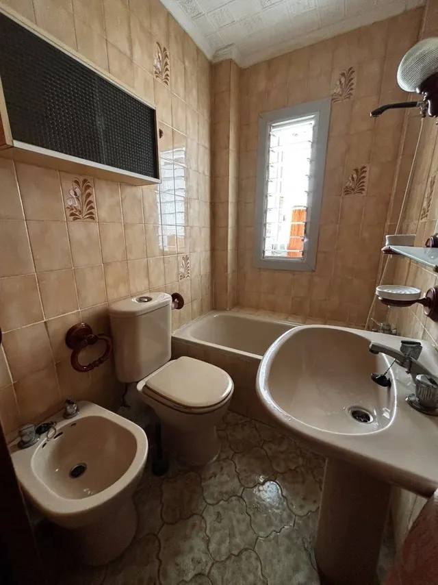 ¡Excelente oportunidad en Princesa Mercedes! Piso exterior con gran potencial de reforma — 15