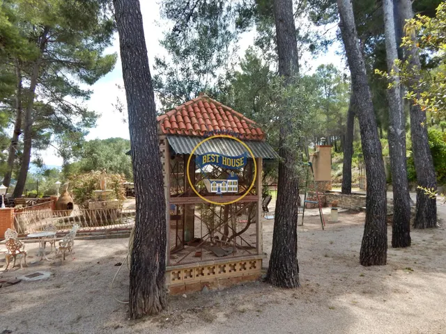 EXCLUSIVA VILLA EN COCENTAINA CON GRAN PARCELA Y BONITA PISCINA. — 50