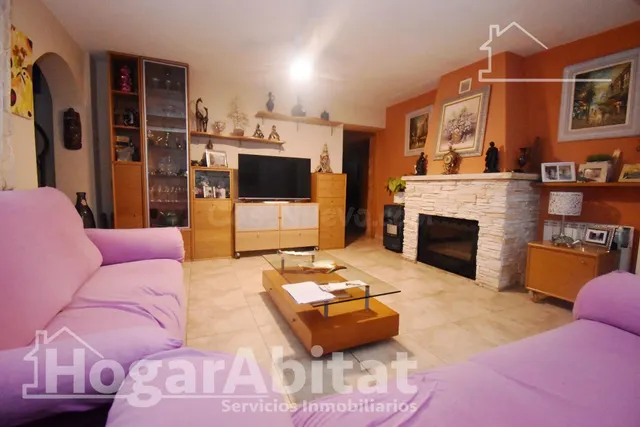 ¡Encantador Chalet! Muy amplio y sofisticado, con gran garaje, terraza, jardín y parcela — 4