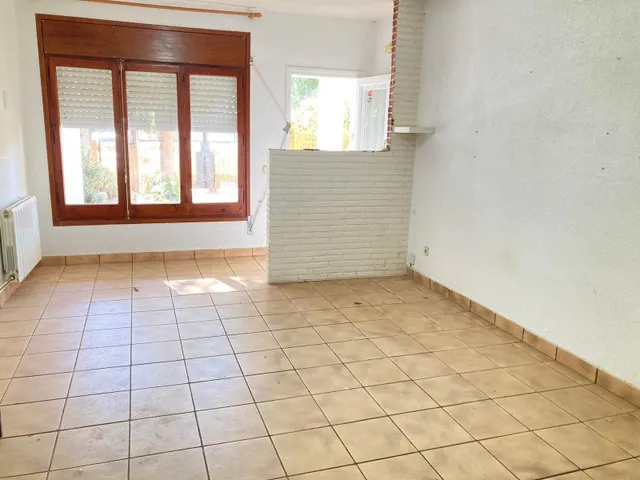 VIVIENDA EN PLANTA BAJA CON 2 VECINOS CON JARDÍN — 19
