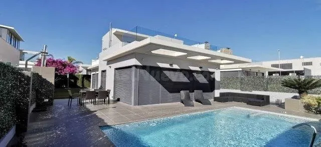 Villa independiente con piscina en Campoamor! - foto 4