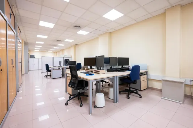 OFICINA - MATARÓ (CENTRE) — 16