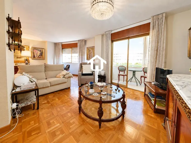 PISO DE 103 M2 CON GARAJE, TRASTERO Y BALCÓN EN PLENO CENTRO DE ALICANTE: 3ª PLANTA CON ASCENSOR — 34
