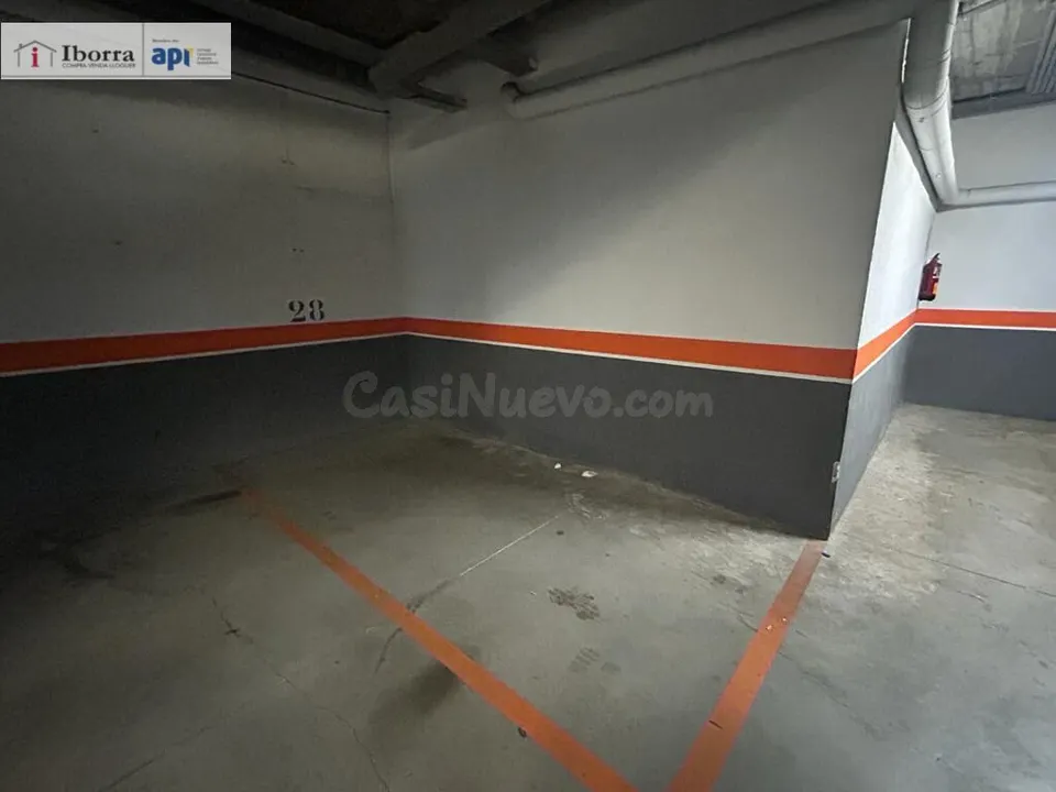 PÀRKING EN CALLE NARCIS OLLER EN EL BARRIO SANT PERE