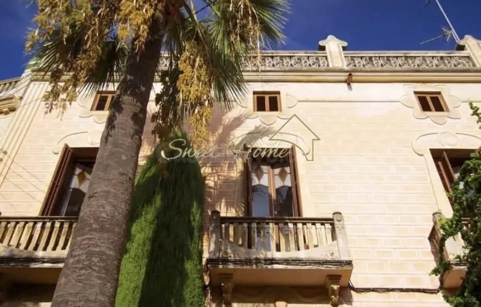 Residencia histórica frente al Mediterráneo