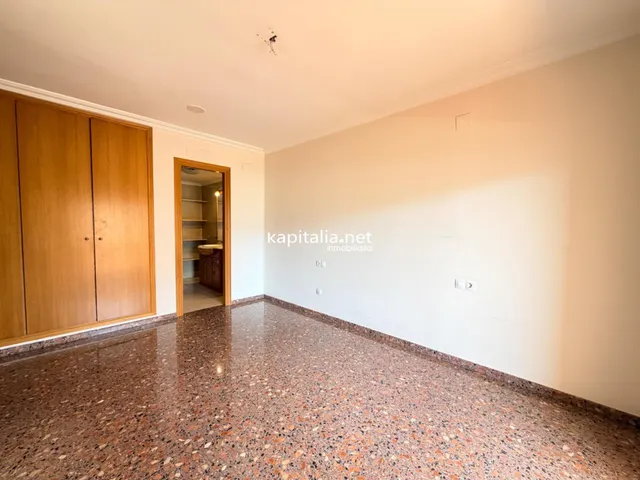 Piso con vistas en urbanización con piscina — 9