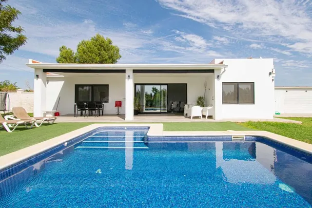 Precioso chalet independiente en Sanlúcar La Mayor con Licencia VUT — 2