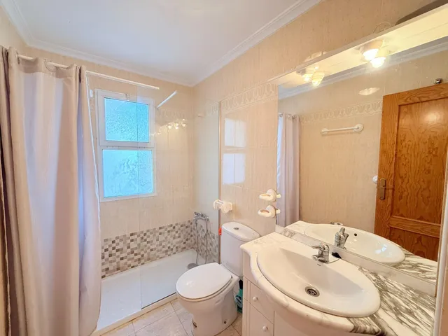 Apartamento situado en el kilómetro 14 de La Manga del Mar Menor, en el residencial Puerto Mar I y II. — 23