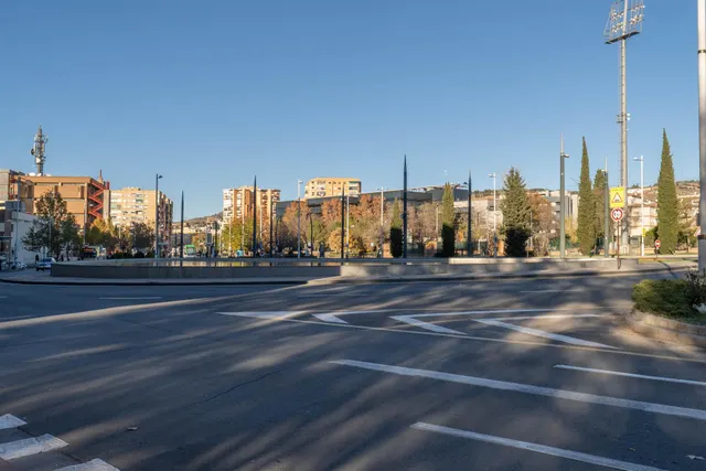 Local comercial de 200 m2 cerca del estadio Los Carmenes, magnifica oportunidad de inversion — 29