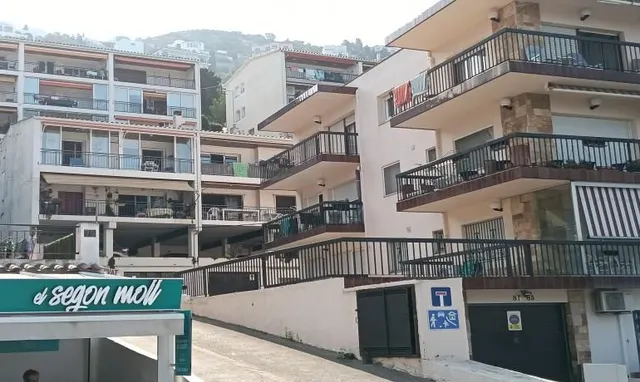 INCREIBLE ATICO CON VISTA MAR Y DELANTE PLAYA SEGOND MOLL EN ROSES — 40