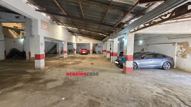 NAVE CON PLAZAS DE GARAJE A LA VENTA