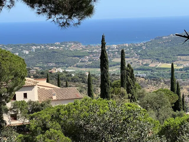 PARCELA EXCEPCIONAL DE 1.800 m2 CON VISTAS AL MAR – MAS NOU, - foto 2