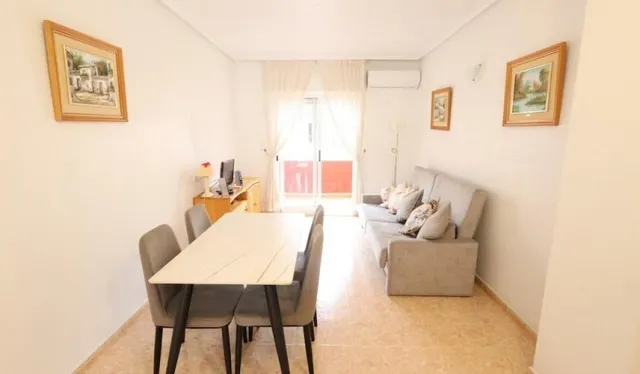 Apartamento de 2 dormitorios en Torrevieja, Alicante (Costa Blanca) — 2
