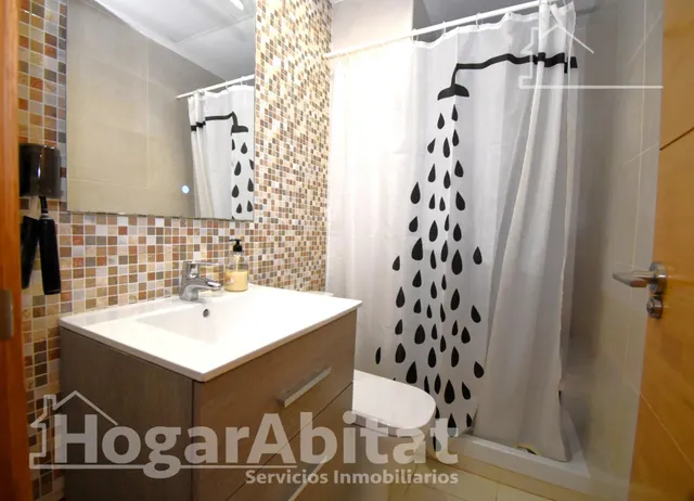 Seminuevo con piscina, garaje, trastero y terraza cerca del mar — 35