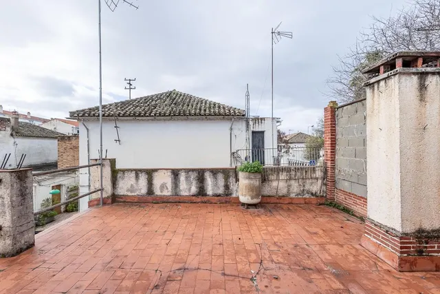 Casa con Parcela a Reformar en Granada — 24