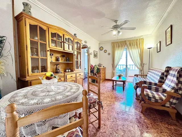 InmoConchiAIO Alquila en Torrevieja a 100m2 de la playa piso - foto 2