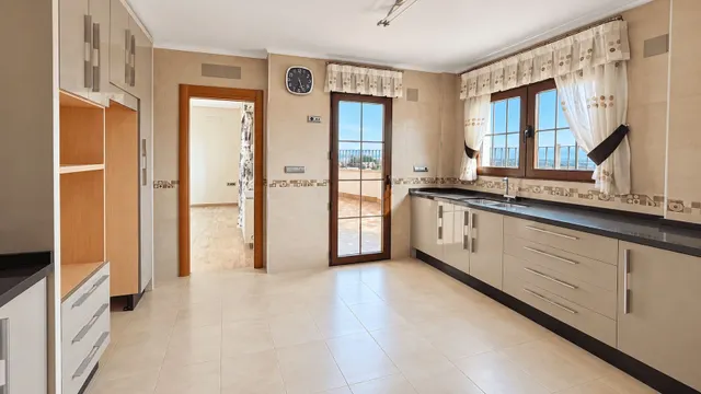 Chalet 5 habitaciones 247m² en venta - Pueblo 9 — 28
