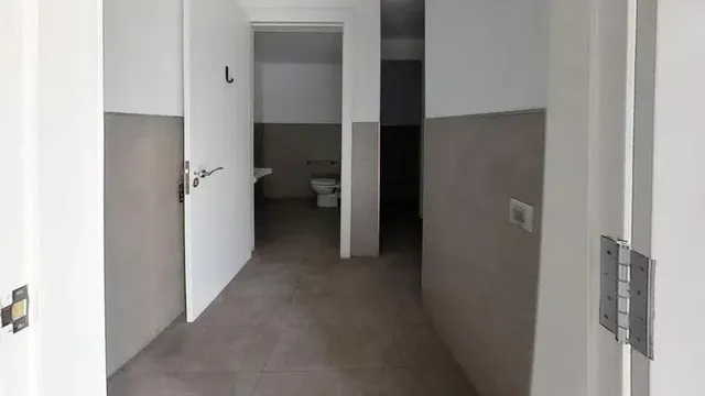 LOCAL EN VENTA EN EL PRAT DE LLOBREGAT (Barcelona). — 23