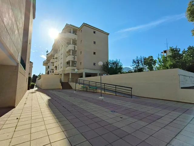 ¡Ideal para familias! Piso de 3 dormitorios con terraza, piscina y jardines en Torremolinos — 31