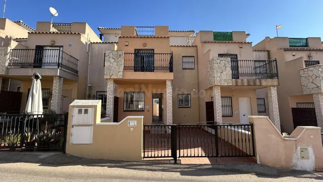 Los Altos, Casa adosada de 2 dormitorios, 2 baños y 2 jardin