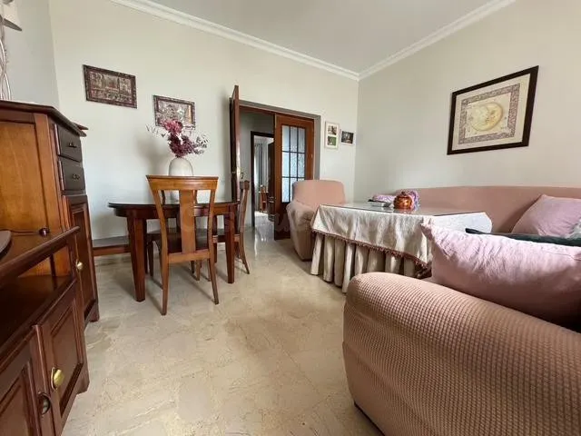 Propiedad Estratégica con Alta Rentabilidad: Vivienda, 15 pl - foto 2