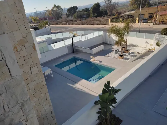 CHALET DE DISEÑO INDEPENDIENTE CON PISCINA — 46