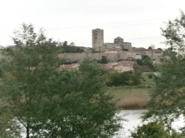 VENTA CHALET ZONA SAN FRONTIS-CARRASCAL, 6 habitaciones, TRES BAÑOS, PISCINA, GRAN PARCELA — 40